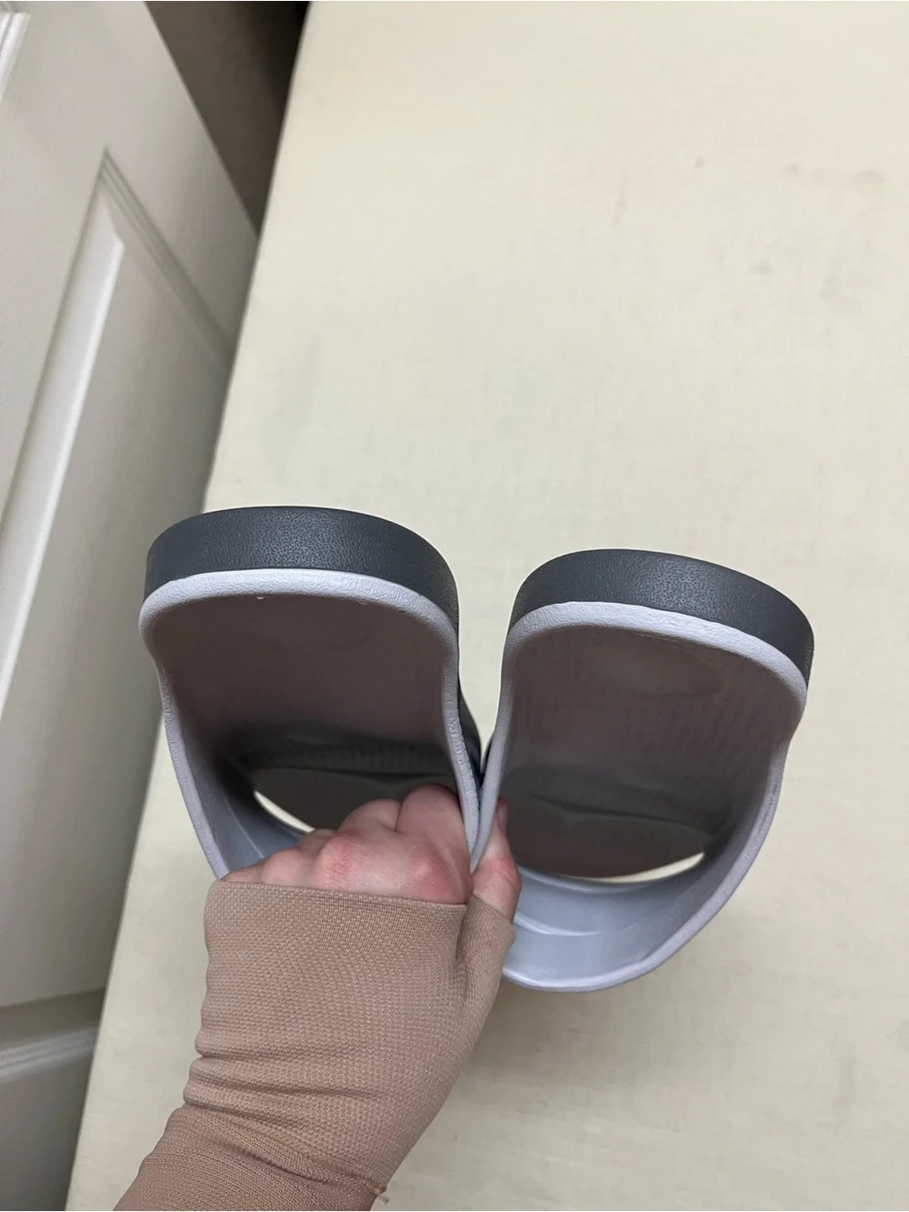 NWOT Revitalign 11W grey Orthotic Washable Pool Slide Sandals